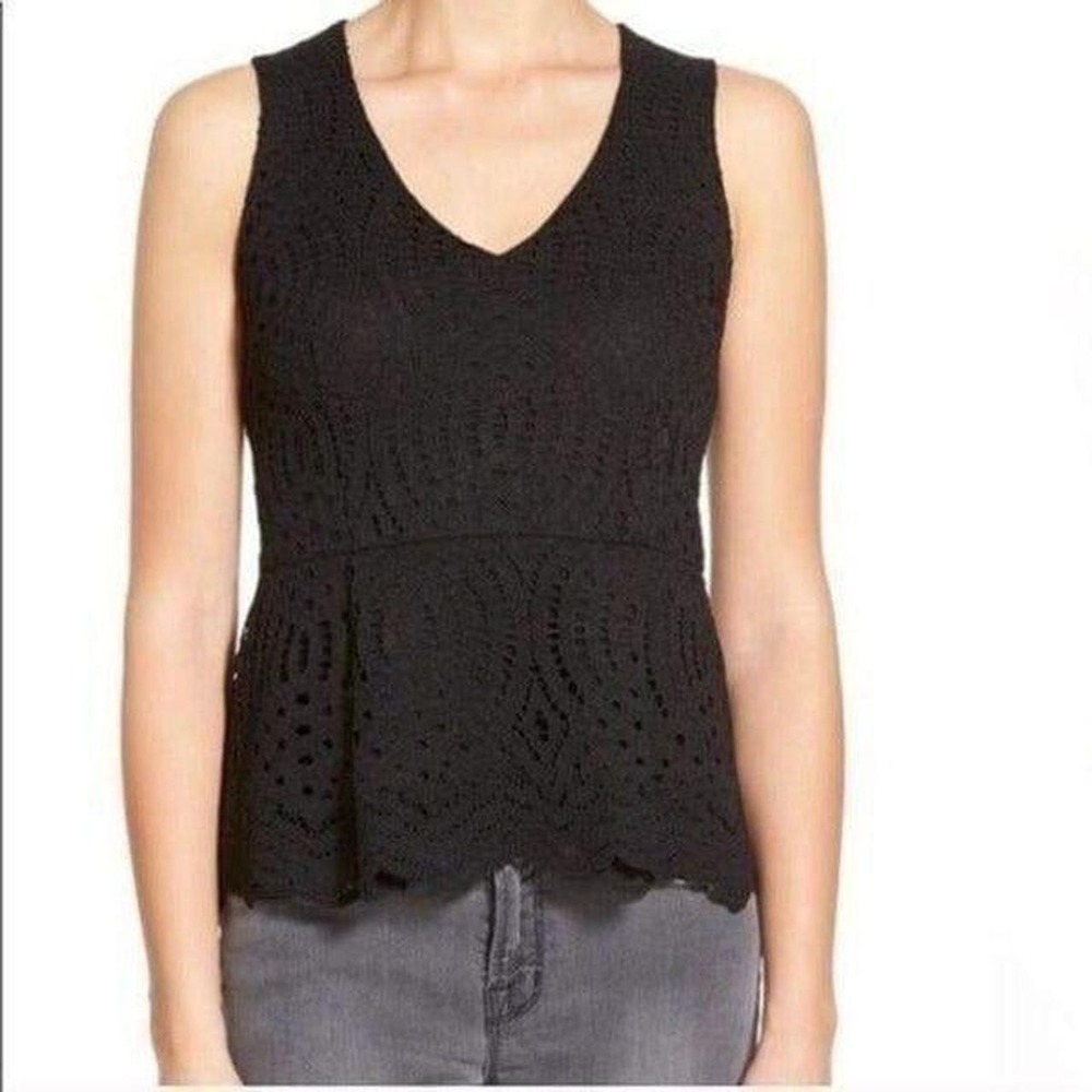 Willow & Clay Black Eyelet Lace Peplum Top Sleeveless V-Neck Scalloped Hem Small